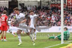 3. Liga; Energie Cottbus - FC Ingolstadt 04; Tor Jubel Treffer 1:2 Führung Sebastian Grönning (11, FCI) Torwart Bethke Elias (12 EC) am Boden Tim Heike (9, FCI)
