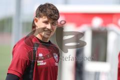 3. Liga; FC Ingolstadt 04 - Trainingsauftakt nach Sommerpause; Mannschaft kommt zum Trainingsplatz Torwart Markus Ponath (1, FCI)