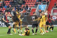 3. Liga; FC Ingolstadt 04 - Dynamo Dresden; Zweikampf Kampf um den Ball Simon Lorenz (32, FCI) Kopfball Lukas Fröde (34, FCI) Sapina Vinko (5 DD) Meißner Robin (21 DD) Max Besuschkow (17, FCI) Boeder Lukas (29 DD) #d8#