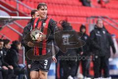 3. Liga; FC Ingolstadt 04 - Erzgebirge Aue; Einwurf Elias Decker (3, FCI)