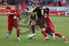 Kreisliga - Saison 2024/25- SV Kasing - SV Eitensheim - Jonas Götz schwarz Kasing- Niklas Elm rot Eitensheim rechts - Foto: Meyer Jürgen