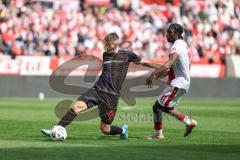 3. Liga; Rot-Weiss Essen - FC Ingolstadt 04; Zweikampf Kampf um den Ball Gustav Christensen (24, FCI) Abiama Dickson (11 RWE)