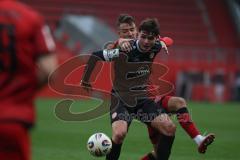 3. Liga - Saison 2025/26 - FC Ingolstadt 04 - Rot-Weiss Essen - Max Besuschkow (Nr.17 - FC Ingolstadt 04) - Jaka Potocnik (Nr.9 - Rot-Weiss Essen) - Foto: Meyer Jürgen