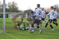 Kreisliga - Saison 2024/25- SV Hundszell - SV Menning -  - Korbinian Rankl blau #5 Menning - Lucas Steinbach Torwart Hundszell - GFlorian Dormeier blau Menning #17 - Foto: Meyer Jürgen