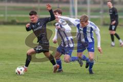 Kreisliga - Saison 2025/26- SV Karlshuld - SV Menning - Marcel Hubner schwarz Menning  - Yannik Werle weiss Karlskron mitte - Daniel Reitberger weiss Karlskron #8Foto: Meyer Jürgen