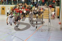 Futsalturnier in Manching - Endspiel Tus Geretsried - SV Erlbach - Popp Christoph #24 zum 4:1 - Filan Ibro (dunkel Geretsried - Foto: Jürgen Meyer