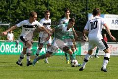 FC Gerolfing - SV Erlbach - Berger Thomas (#18 grün Gerolfing) - Schreiner Michael (#7 weiss Erlbach) - Baumann Philipp (#10 weiss Erlabch)- Foto: Jürgen Meyer