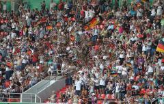 Frauen Fußball - Deutschland - Nordkorea 2:0 - Fans Fahnen Jubel Tor