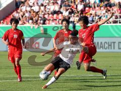 Frauen Fußball - Deutschland - Nordkorea 2:0 - Celia Okoyino da Mbabi zieht ab