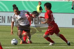 Frauen Fußball - Deutschland - Nordkorea 2:0 - Celia Okoyino da Mbabi im Zweikampf