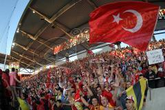 Testpiel zur EM 2012 - Ukraine - Türkei - Türkische Fankurve feiert das 1:0