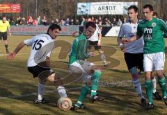 FC Gerolfing - VfB Eichstätt - links Tobias Hofmeister verpasst den Ball am Tor