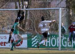 FC Gerolfing - VfB Eichstätt - 8 Felix Winkelmeyr schietrt am Eichstätter Torwart Fabien Diez