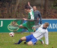 SV Manching - TSV Oberhaunstadt - SV Manching - TSV Oberhaunstadt - Wolfgang Fries stoppt den angreifenden Fabian Burchard