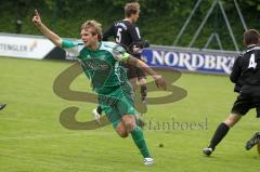 FC Gerolfing - 1.FC Miesbach - Steffen Schneider stürmt in den ersten Minuten aufs Tor und erzeilt das 1:0 - Jubel