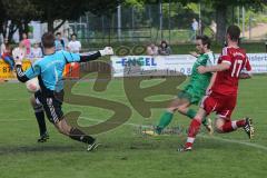 Kreisklasse - SV Manching II - TSV Hohenwart - Ferdinand Heissler mitte zieht ab zum Siegtor 2:1, Torwart Michael Petz kommt zu spät, sowie rechts vom TSV M. Mitterhuber