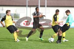 TSV Gaimersheim gegen SV Karlshuld - Thiemyo Feline (schwarz)einen Schritt zu spät - Foto: Jürgen Meyer