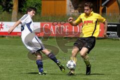 Kreisklasse - TSV Lichtenau - TV Münchsmünster - Fuchs Dennis( #8 weiss Münchsmünster) - Graswald Manuell (gelb Lichtenau) - Foto: Jürgen Meyer