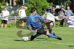 Relegation - Türkisch SV Ingolstadt - TSV Lichtenau 2:1 - Aufstieg in Kreisliga - rechts Emre Erbas tunnelt Lichtenau Torwart Raphael Schubert und erzielt das 2:0 für türkisch