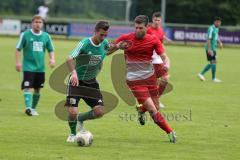 Bezirksliga - TSV Kösching - SV Karlshuld - links Markus Kurzhals (SV) und rechts (TSV) Dominik Poppeler kommt nicht zum Ball