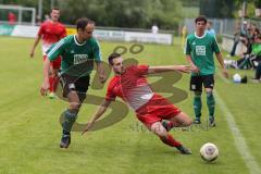 Bezirksliga - TSV Kösching - SV Karlshuld - rechts Martin Oblinger (TSV) rettet den Ball vor dem aus