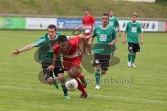 Bezirksliga - TSV Kösching - SV Karlshuld - vorne Markus Braun (TSV) stürmt nach vorne und links Manuel Steiniger (SV) stört