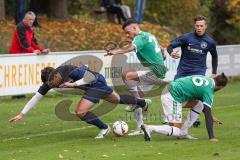 Landesliga Südost 2015/2016 - SV Manching - TuS Holzkirchen -  links Daniel Kremer (SV) wird von hinten attakiert und gefoult, links Maximilian Preuhs TuS) und mitte Nico Ziegler (SV) Angriff Zweikampf