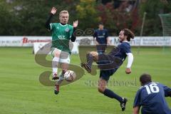 Landesliga Südost 2015/2016 - SV Manching - TuS Holzkirchen - links Maximilian Preuhs (TuS) und rechts Nico Ziegler (SV) Angriff Zweikampf