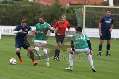 Landesliga Südost 2015/2016 - SV Manching - TuS Holzkirchen - links am Ball Bernd Geiß (SV), mitte 16 Deniz Sari (TuS) und rechts 20 Likas Keßler