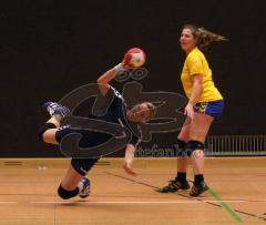 Handball Damen DJK Ingolstadt - MTV Pfaffenhofen - Cornelia Haberland mit einem weiteren Torwurf. Trifft aber nicht