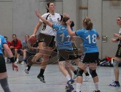 Handball - Damen - HG Ingolstadt - Kottern - Eva Binner willl werfen, wird aber geblockt