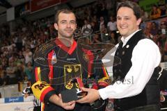 Inline WM - Finale - Deutschland - Kanada - Thomas Greilinger bekommt den Preis für den besten Spieler