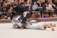 Judo - 2. Bundesliga - Männer - Saison 2024/25 - Judo - ESV Ingolstadt - Rüsselsheim-  - Tareq Jamal schwarz ESV - Dominik Bernard weiss Rüsselsheim - Foto: Meyer Jürgen