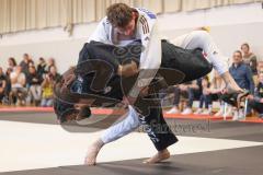 Judo - 2. Bundesliga - Männer - Saison 2024/25 - Judo - ESV Ingolstadt - Rüsselsheim-  - Mohamed Montassar Rouahi schwarz ESV -  - Nils Faßmann weiss Rüsselsheim - Foto: Meyer Jürgen