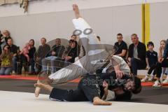 Judo - 2. Bundesliga - Männer - Saison 2024/25 - Judo - ESV Ingolstadt - Rüsselsheim-  - Mohamed Montassar Rouahi schwarz ESV -  - Nils Faßmann weiss Rüsselsheim - Foto: Meyer Jürgen