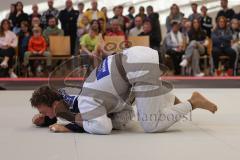 Judo - 2. Bundesliga - Männer - Saison 2024/25 - Judo - ESV Ingolstadt - Rüsselsheim-  - Jonas Holtman schwarz ESV - Nikita Hrek weiss Rüsselsheim - Foto: Meyer Jürgen