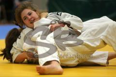 Judo Damen - Bayernliga - DJK Ingolstadt - SV Hirten - oben Laura Braun gegen Melissa Hadciz siegt durch Nippon