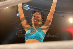 Kickboxen - Weltmeisterschaft WKU - Dr. Christine Theiss (München) - Cathy Le-Mee (F). Sieg durch technischen K.O. in der 5. Runde für Theiss - Jubel
