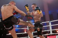 Kickboxen Thaiboxen - Stekos Fight Night - Weltmeisterschaft - WKU World Title -76 kg Thaiboxing K1 - David Dardan Morina (GER) vs. Dominik Zadora (POL) - Sieger KO in der 2. Runde David Dardan Morina - links Dominik Zadora mit schweren Low-Kicks, rechts 