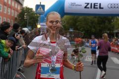 Halbmarathon Ingolstadt 2022 - 1. Siegerin der Frauen - REICHHOLD Magdalena  TSV Wolnzach im Ziel - Foto: Jürgen Meyer