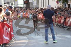 Halbmarathon 2026 - Halbmarathon 2026  - Chris Göltl #3 MTV Ingolstadt - 1. Sieger - im Zieleinlauf - XXXXX - Foto: Meyer Jürgen