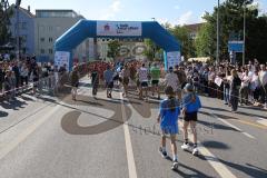 Halbmarathon 2026 - Halbmarathon 2026  - Läufer auf der Strecke - Die letzten am Start - Foto: Meyer Jürgen