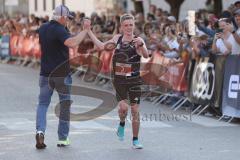 Halbmarathon 2026 - Halbmarathon 2026  - Chris Göltl #3 MTV Ingolstadt - 1. Sieger - im Zieleinlauf - XXXXX - Foto: Meyer Jürgen