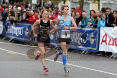 ODLO - Halbmarathon Ingolstadt 2015 - Möller Kristin links SC Delphin Ingolstadt - Tina Fischl LG Passau #11) - Foto: Jürgen Meyer