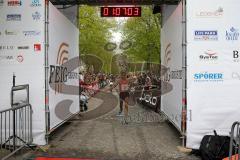 ODLO - Halbmarathon Ingolstadt 2015 - Sieger Said Azouzi (Aaart Marocco) mit 1:07:02 - Foto: Jürgen Meyer