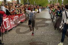 ODLO - Halbmarathon Ingolstadt 2015 - 2. Sieger Endisu Getachew (Aurbach) mit 1:08:11 - Foto: Jürgen Meyer