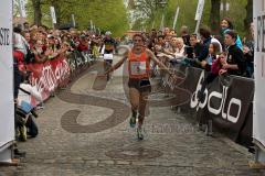 ODLO - Halbmarathon Ingolstadt 2015 - Sieger Said Azouzi (Aaart Marocco) mit 1:07:02 - Foto: Jürgen Meyer