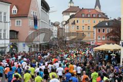 ODLO - Halbmarathon Ingolstadt 2015 - Start Halbmarathon - Blick Richtung Innenstadt - Foto: Jürgen Meyer