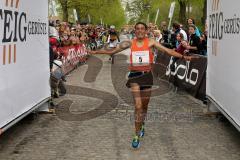 ODLO - Halbmarathon Ingolstadt 2015 - Sieger Said Azouzi (Aaart Marocco) mit 1:07:02 - Foto: Jürgen Meyer