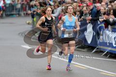 ODLO - Halbmarathon Ingolstadt 2015 - Möller Kristin links SC Delphin Ingolstadt - Tina Fischl LG Passau #11) - Foto: Jürgen Meyer